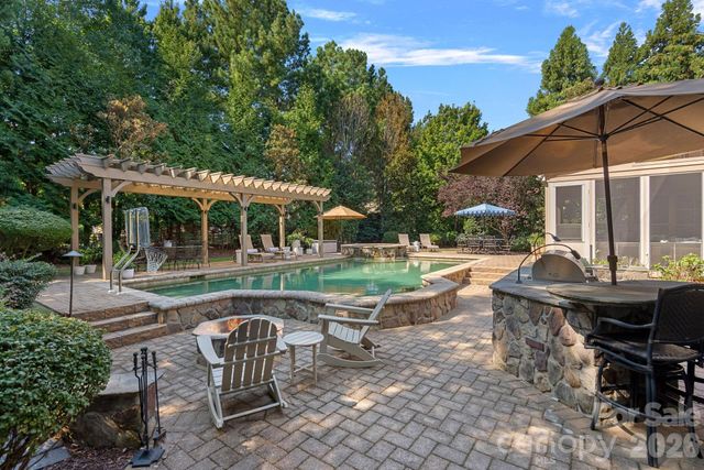 1104 Longwood Court, Matthews, NC 28104