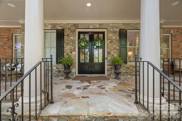 1104 Longwood Court, Matthews, NC 28104