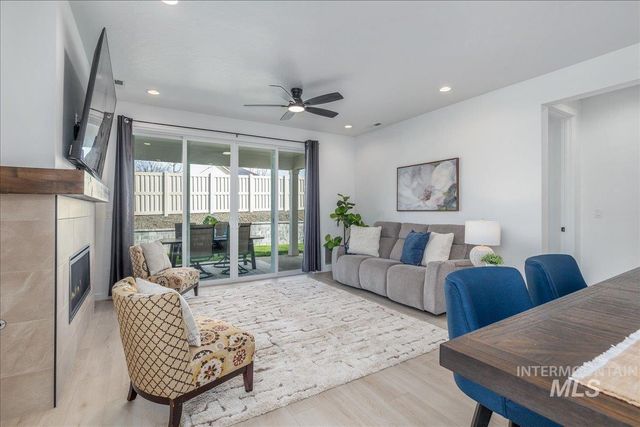 1218 Stirling Meadows Ct, Middleton, ID 83644