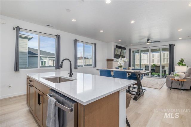 1218 Stirling Meadows Ct, Middleton, ID 83644