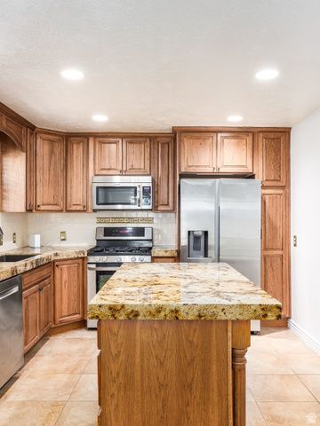 9739 S LAURA LANE DR, Sandy, UT 84092