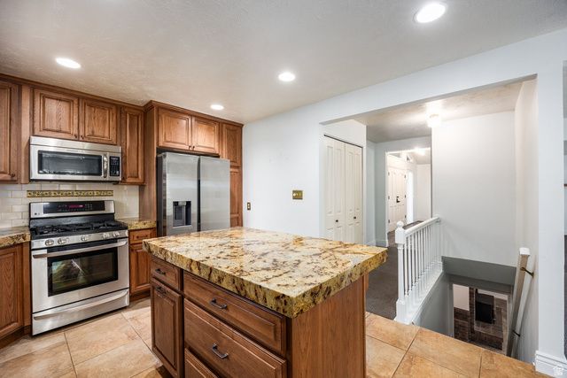 9739 S LAURA LANE DR, Sandy, UT 84092