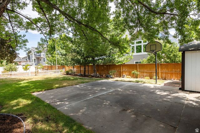 9739 S LAURA LANE DR, Sandy, UT 84092