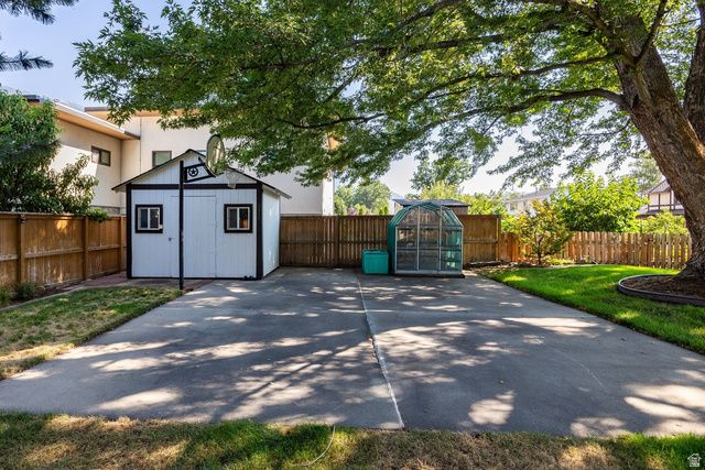 9739 S LAURA LANE DR, Sandy, UT 84092