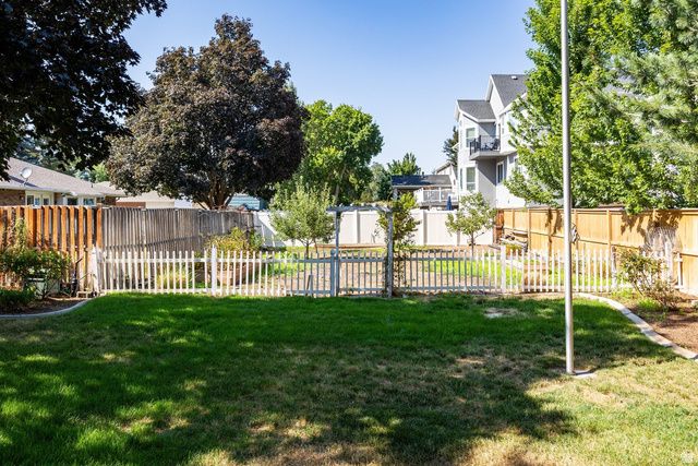 9739 S LAURA LANE DR, Sandy, UT 84092