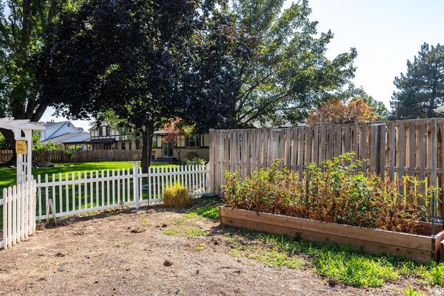 9739 S LAURA LANE DR, Sandy, UT 84092
