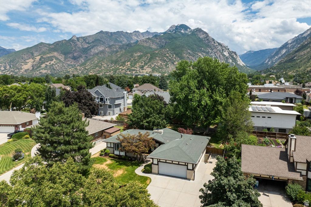 9739 S LAURA LANE DR, Sandy, UT 84092
