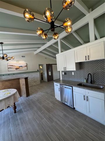 1500 CARSON CIRCLE NE, St Petersburg, FL 33703