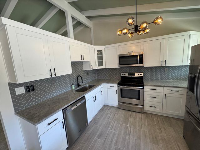 1500 CARSON CIRCLE NE, St Petersburg, FL 33703