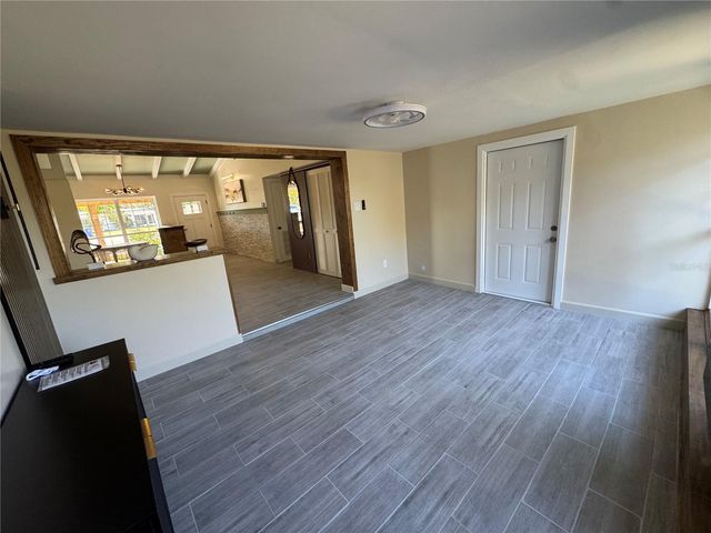 1500 CARSON CIRCLE NE, St Petersburg, FL 33703