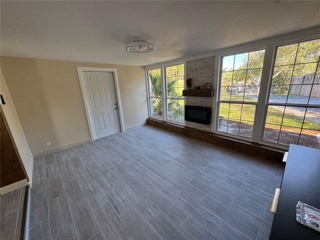 1500 CARSON CIRCLE NE, St Petersburg, FL 33703