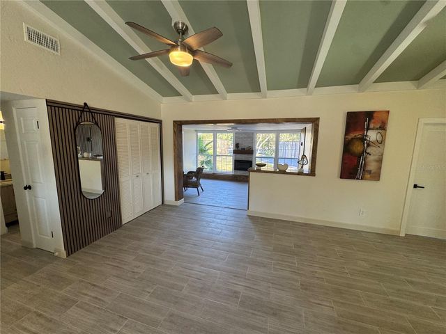 1500 CARSON CIRCLE NE, St Petersburg, FL 33703