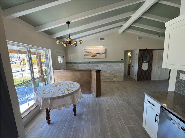 1500 CARSON CIRCLE NE, St Petersburg, FL 33703