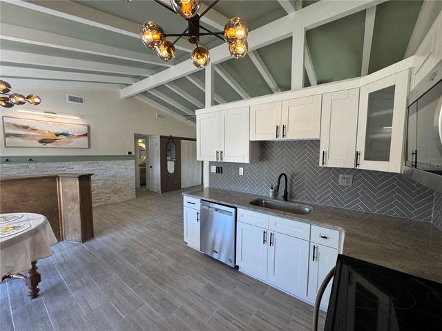 1500 CARSON CIRCLE NE, St Petersburg, FL 33703