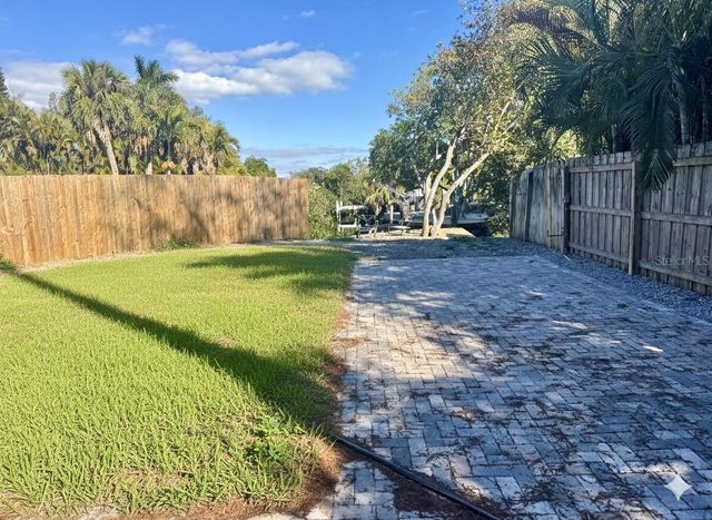 1500 CARSON CIRCLE NE, St Petersburg, FL 33703