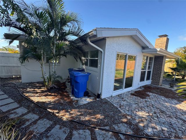 1500 CARSON CIRCLE NE, St Petersburg, FL 33703