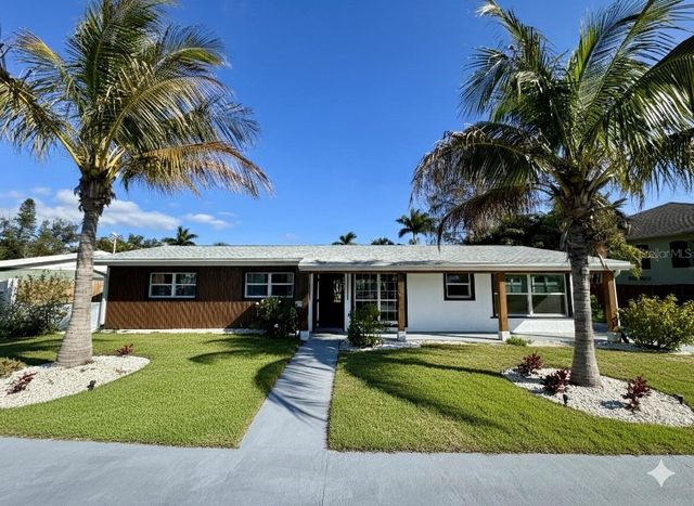 1500 CARSON CIRCLE NE, St Petersburg, FL 33703