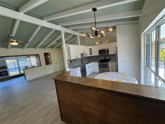 1500 CARSON CIRCLE NE, St Petersburg, FL 33703