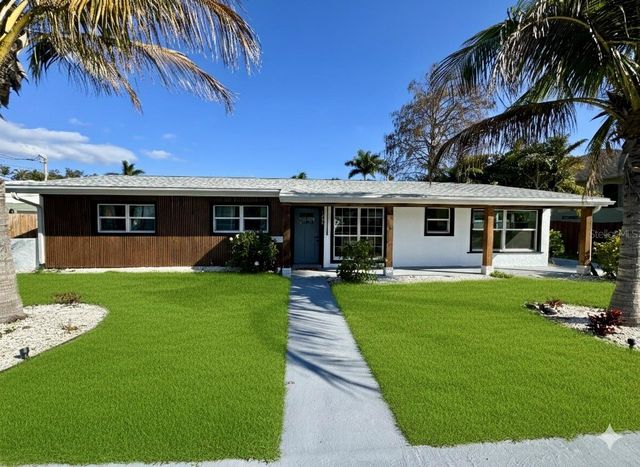 1500 CARSON CIRCLE NE, St Petersburg, FL 33703