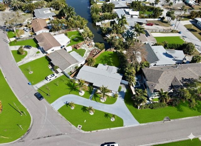 1500 CARSON CIRCLE NE, St Petersburg, FL 33703