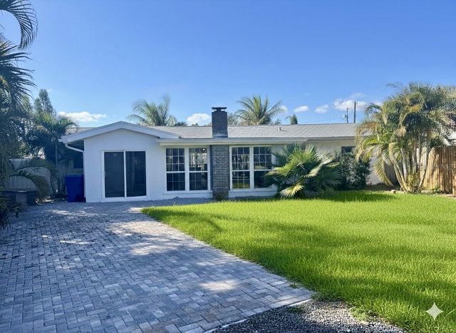 1500 CARSON CIRCLE NE, St Petersburg, FL 33703