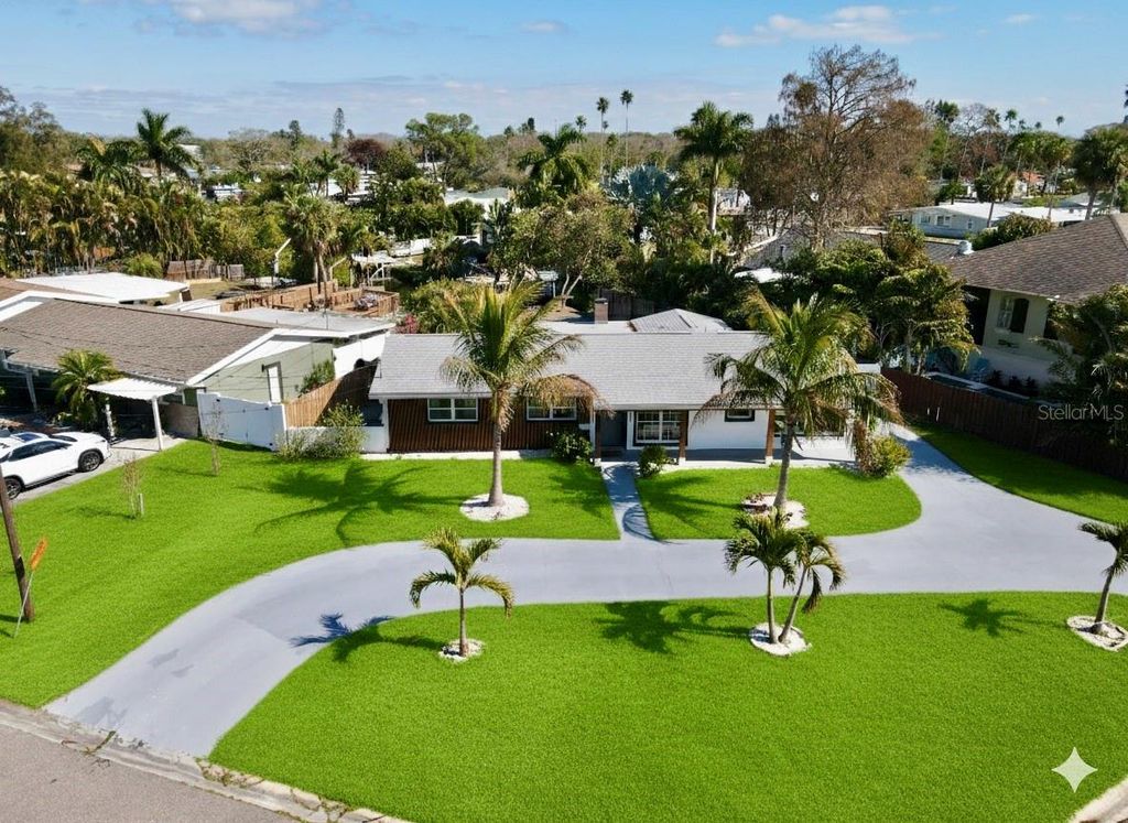 1500 CARSON CIRCLE NE, St Petersburg, FL 33703