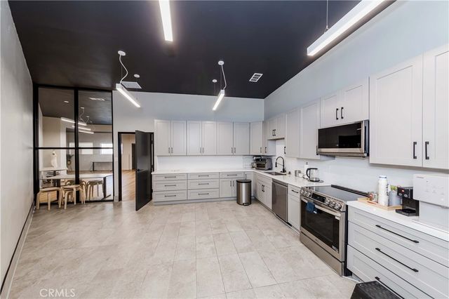 2870 Foothill Boulevard, La Crescenta, CA 91214