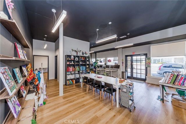 2870 Foothill Boulevard, La Crescenta, CA 91214