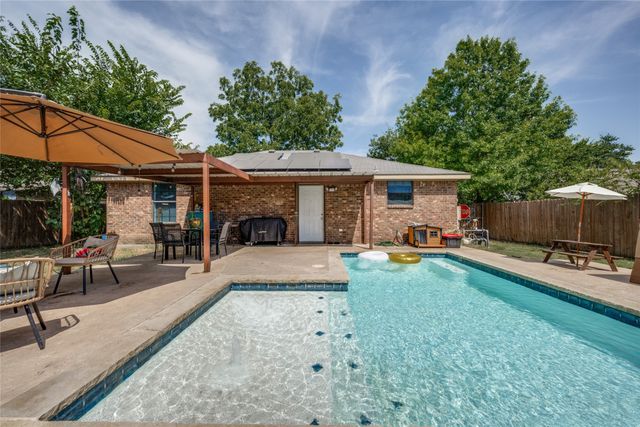 105 N 7th Street, Sanger, TX 76266