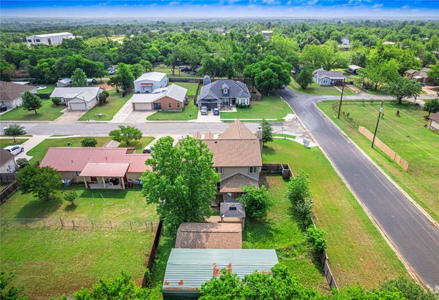 800 Savannah CV, Elgin, TX 78621