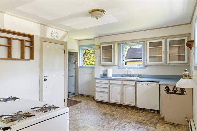 8 Parker Pl, Somerville, MA 02143
