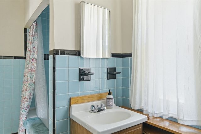8 Parker Pl, Somerville, MA 02143
