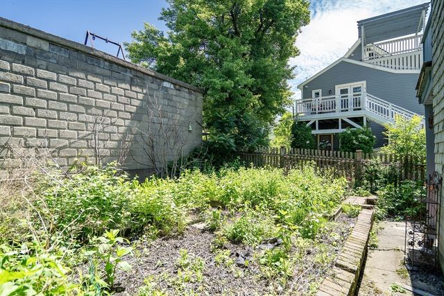 8 Parker Pl, Somerville, MA 02143