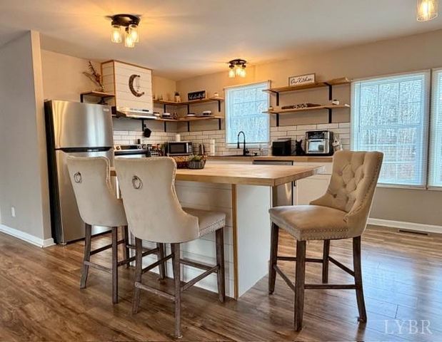 4378 Hummingbird Ln, Concord, VA 24538