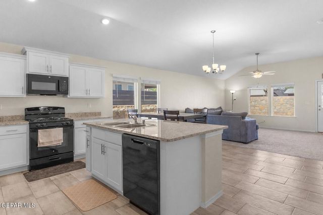 401 PLATEAU Drive, Socorro, TX 79927