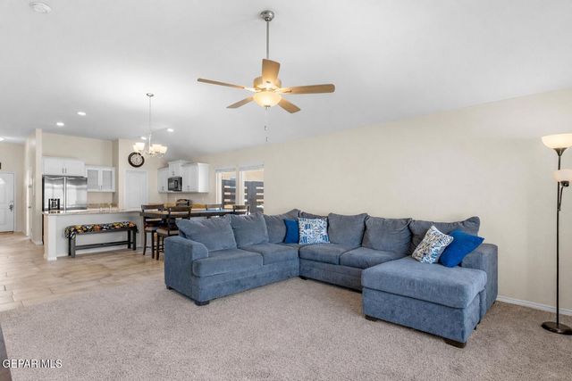 401 PLATEAU Drive, Socorro, TX 79927