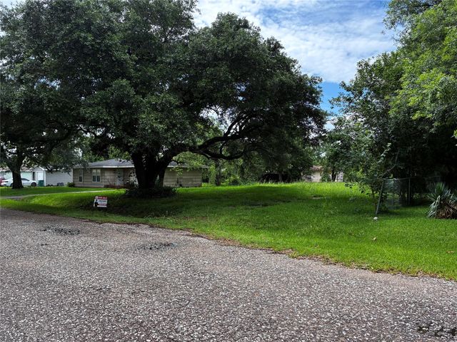 229 Nanlee Street, La Marque, TX 77568