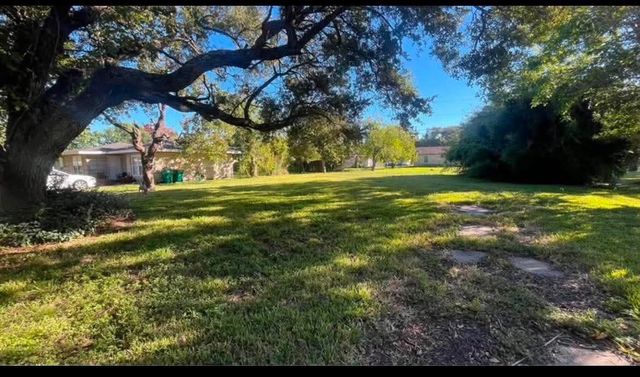 229 Nanlee Street, La Marque, TX 77568