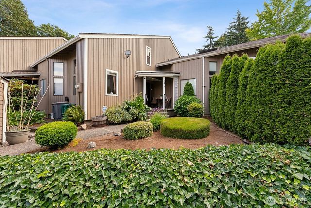 2407 SE 8th Place, Renton, WA 98055