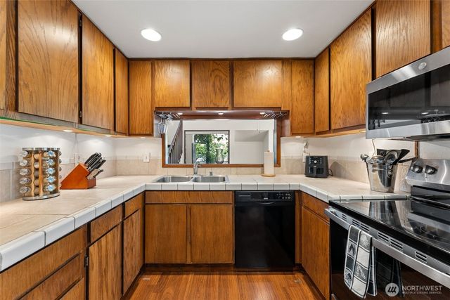 2407 SE 8th Place, Renton, WA 98055