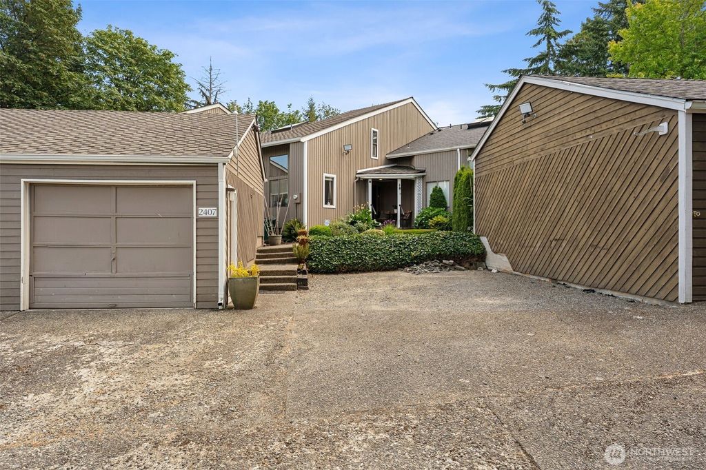 2407 SE 8th Place, Renton, WA 98055