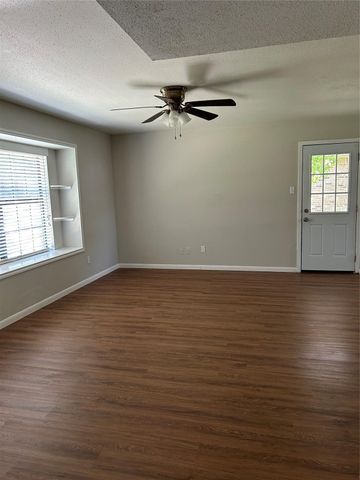 110 Laurie Lane Lane, Willis, TX 77378