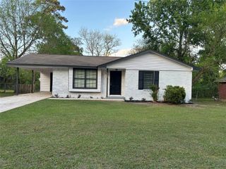 110 Laurie Lane Lane, Willis, TX 77378