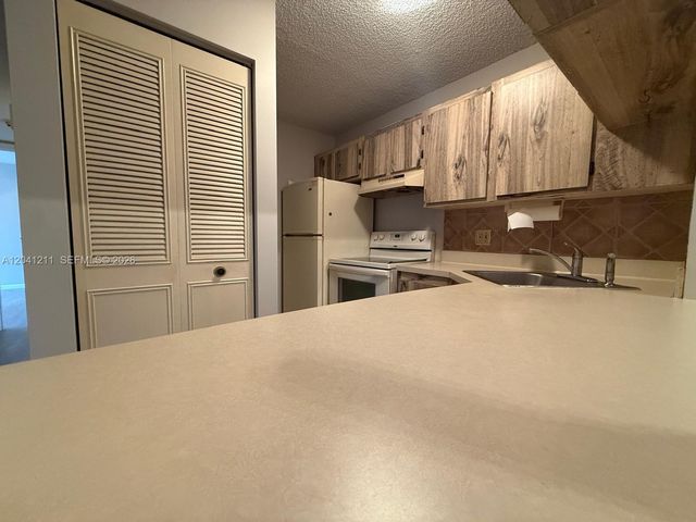 614 Sea Pine Way C1, Greenacres, FL 33415