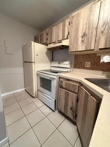 614 Sea Pine Way C1, Greenacres, FL 33415