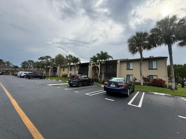 614 Sea Pine Way C1, Greenacres, FL 33415