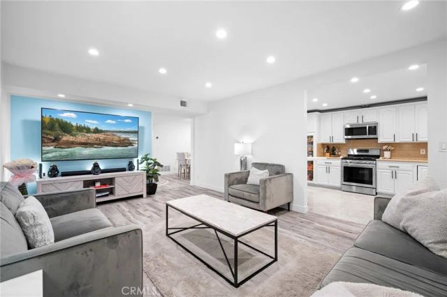 1325 Valley View Road 105, Glendale, CA 91202