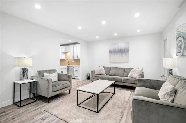 1325 Valley View Road 105, Glendale, CA 91202