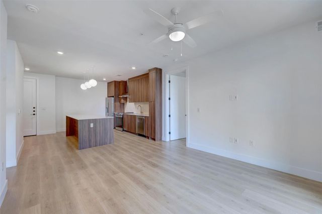 1701 Simond Ave 411, Austin, TX 78723