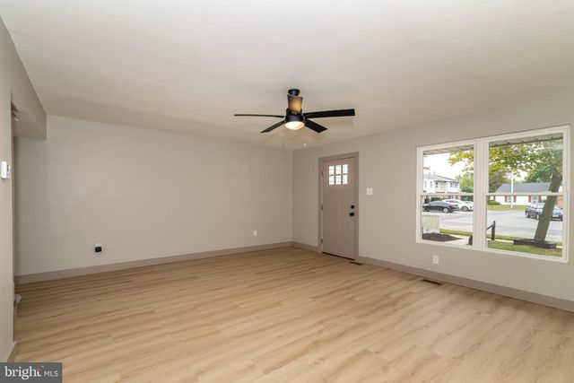 4 MAGNOLIA CT, Sicklerville, NJ 08081